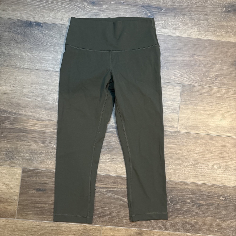 Lululemon Wunder High Rise Crop Leggings 21" Size 8 Dark Olive  Athleisure Green